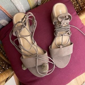 Old navy beige/tan shoes